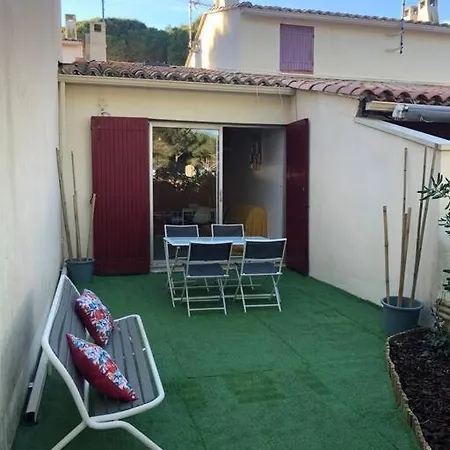 Joli A Proximite Du Village Naturiste アパート アグド